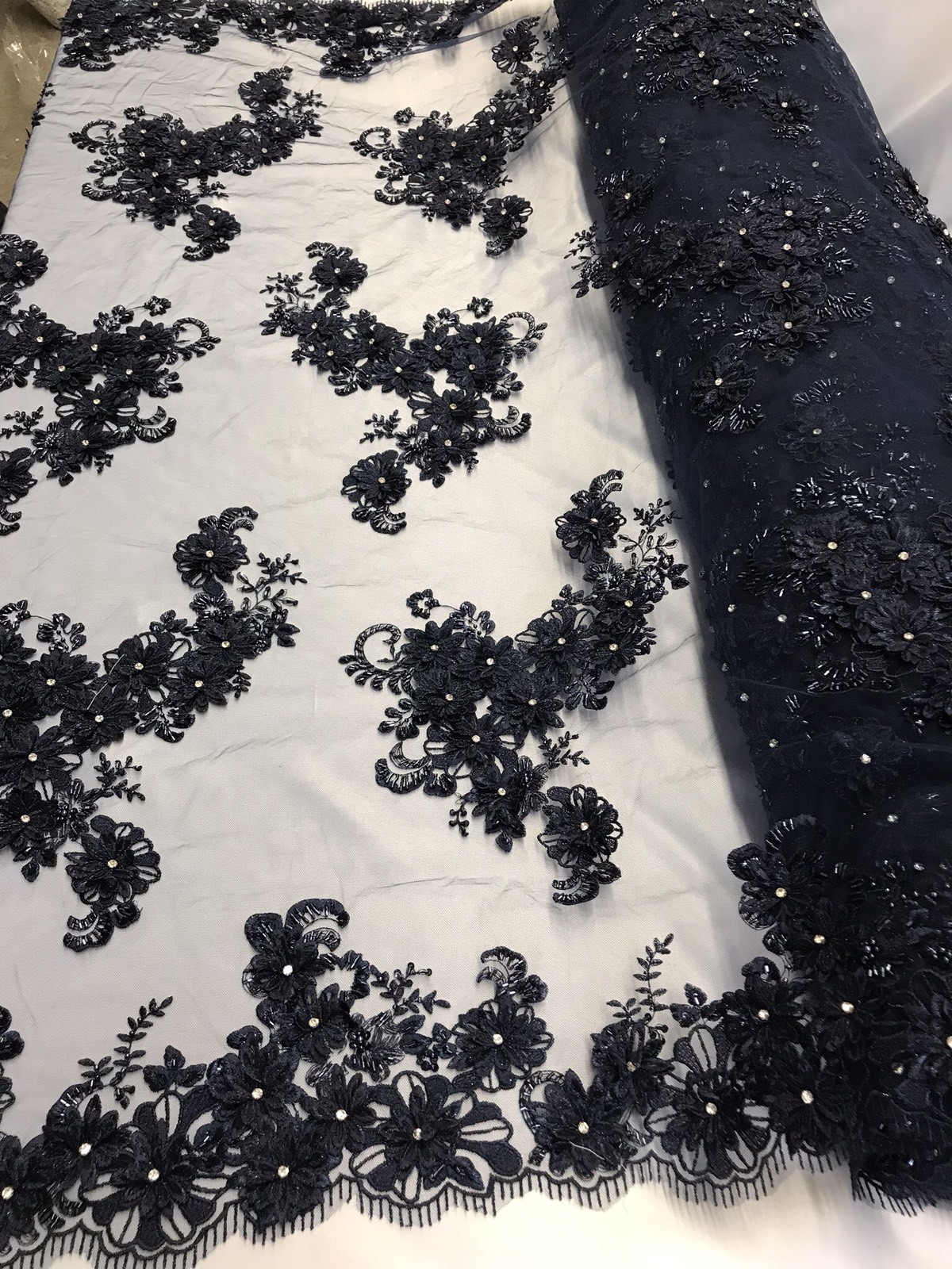 NAVY BLUE GODDESS 3D FLORAL DESIGN EMBROIDER AND BEADED ON A MESH LACE-BY YARD. Klassiek, explosief kopen