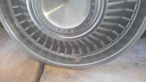 FOUR VINTAGE PONTIAC DOG DISH HUBCAPS - Picture 11 of 13