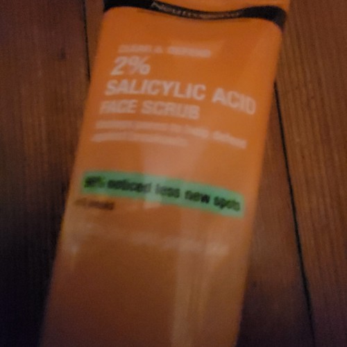 ~Neutrogena salicylic acid Face Scrub~ - Picture 2 of 4