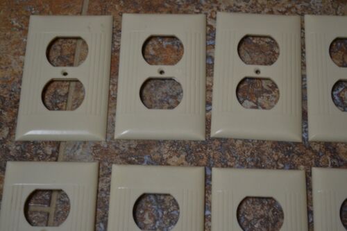 Vintage (Lot of 50) SIERRA Ribbed Ivory Bakelite Wall Plates. Switch & Outlets. - Picture 2 of 24