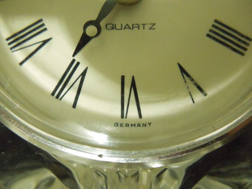 Mikasa Quartz Desk/Shelf Clock Heavy Glass 6 x 5" w/ New Battery Made in Germany - Picture 4 of 12