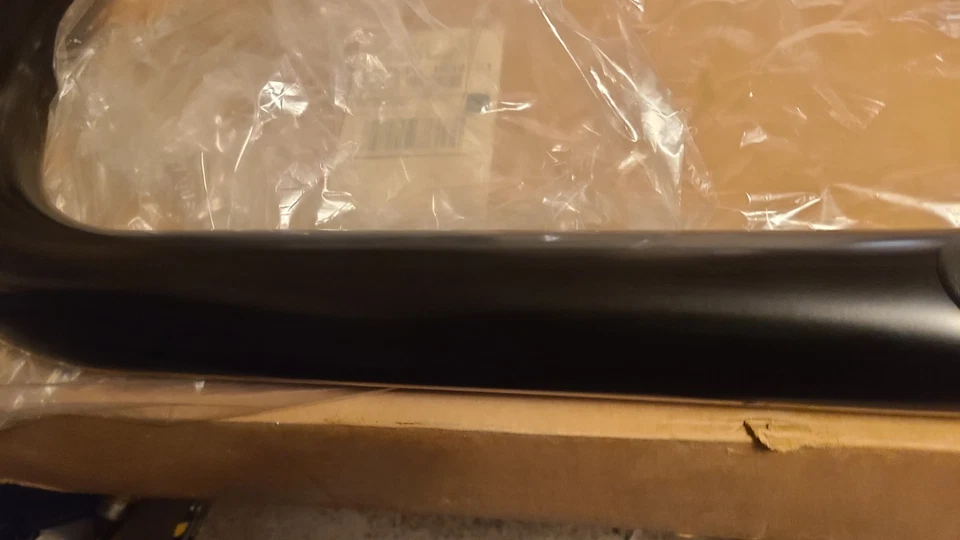 Oem GM accessories 2014-2019 chevy gmc truck running nerf board #12463797 in box - Image 4 of 4