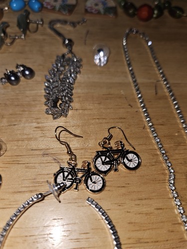 Large Lot Of Costume Jewelry Earrings Some Vintage - Picture 8 of 9