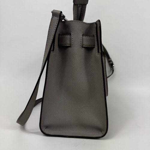 Bolso Bandolera Michael Kors Dillon Cuero Saffiano Gris Cartera - Imagen 12 de 24