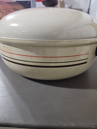 Vintage Regal Ware Aluminum 12.5” Pot With Lid - Picture 4 of 8