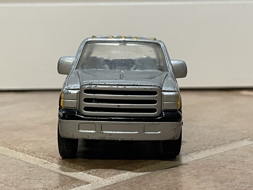 Ford F350 ERTL John Deere Pickup Farm Work Truck Silver 3097Q00 1/24 Diorama - Picture 4 of 10