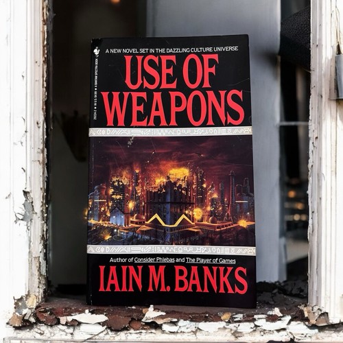 Waffeneinsatz von Iain M Banks 1992 PB 1. US Edition Bantam Spectra Vintage SF