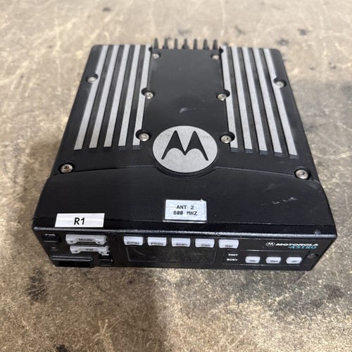 Motorola XTL 5000 M20URS9PW1AN - Zdjęcie 2 z 3