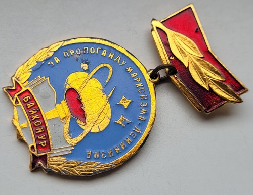 Space Bajkonur Kosmodrom Propaganda Marxism Leninism Very Rare USSR Soviet badge - Picture 3 of 5
