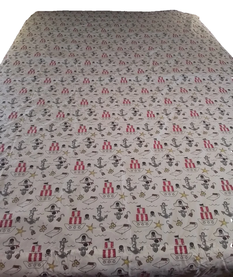 Hoja plana doble Land of Nod Pirate blanca con ancla roja y gancho estampado pirata Foto 3 de 4