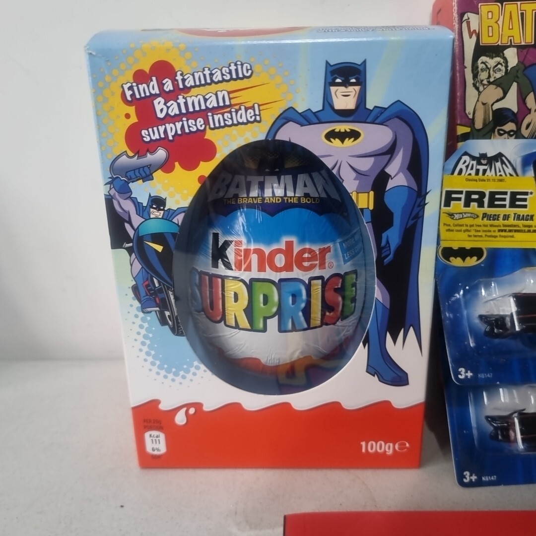 COLLECTION OF VINTAGE DC BATMAN MERCHANDISE & COLLECTABLES ACTION