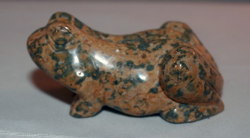 Jaspis Edelstein FROSCH 73 Gramm b1 - Bild 1 von 2