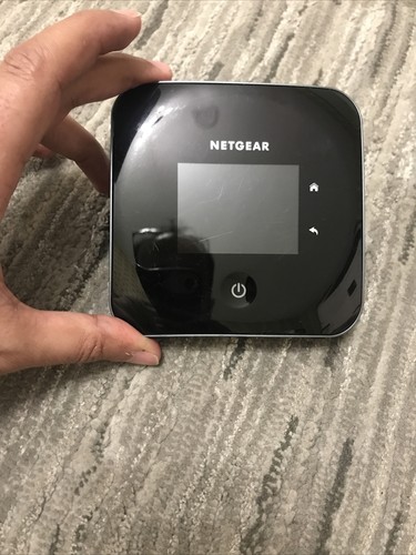 NETGEAR Nighthawk M2 MR2100 4G Mobile Wifi Router UNLOCKED MR2100-1EEEUS… - Picture 3 of 7