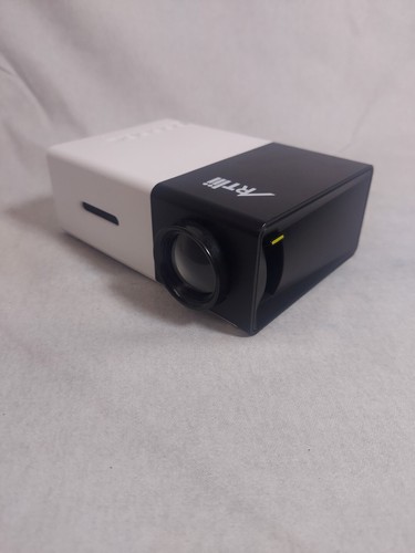 Artlii Mini LED / LCD Portable Pocket Projector YG300 HDMI - Black - Picture 9 of 12