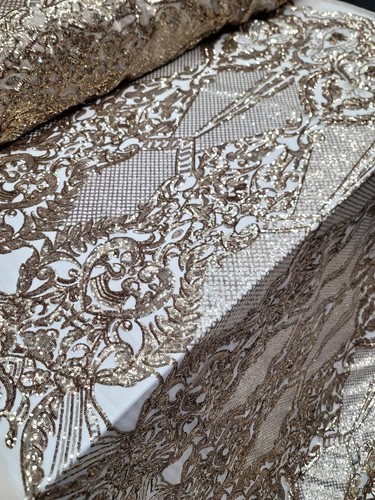 Vestido de encaje elástico dorado lentejuelas metálicas sobre tela de encaje vendido por yarda graduación geómetra - Imagen 2 de 10