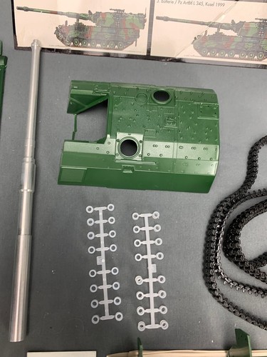 1:35 Revell 03042 Panzerhaubitze 2000 Bausatz mit Metallfass PM0624 - Bild 9 von 12