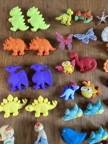 Plastic Buttons Dinos, Flowers, Birds, Butterflies, Set Of 71 - Picture 5 of 7