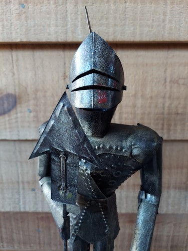 FIGURA DE ARMADURA DE METAL CABALLERO MEDIEVAL DE COLECCIÓN HECHA A MANO MÉXICO 16" H - Imagen 2 de 10