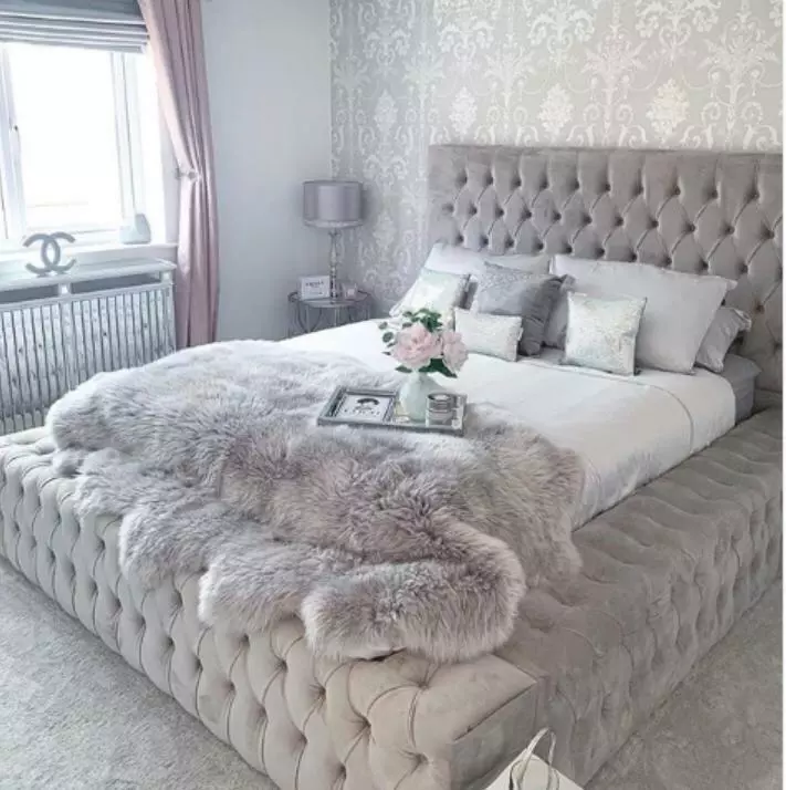 Chesterfield upholstered bed deals