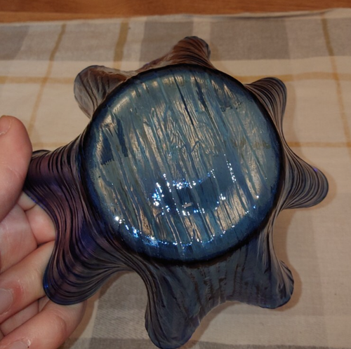 Jarrón estilo pañuelo de vidrio con textura Blue Chance Brother - Imagen 3 de 6