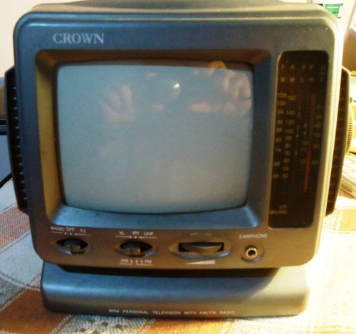 Rare Tv Crown BTV_328 AM/FM Radio DC Jack Stereo Earphone Vinage Rare Secam D/K - Picture 2 of 10