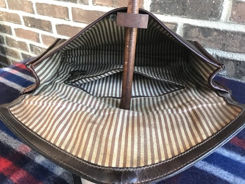 BOLSO MALETÍN MACBOOK CUERO CINTURÓN CARTUJANO DE ESPAÑA AÑOS 90 VINTAGE R$1998 - Imagen 12 de 12