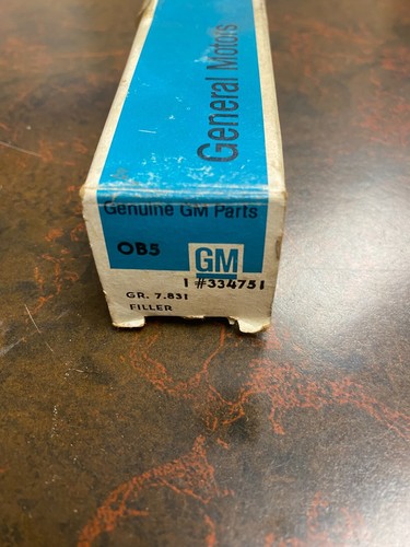 Rellenos de parachoques delantero lado izquierdo GM NOS 1973-1974 Corvette 334751 en caja - Imagen 2 de 2