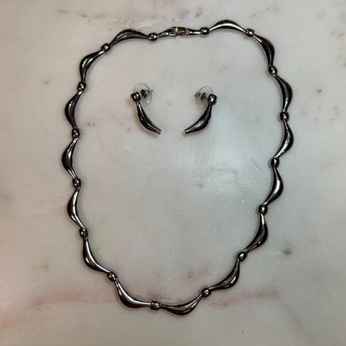 Bijoux Terner | Vintage Y2K Silver Tone Choker Necklace and Earrings Set - Picture 3 of 7