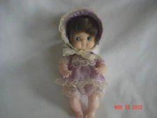 1977 UD DOLL Co 6 1/2" BABY DOLL BRUNETTE LAVENDER DRESS Bonnet PANTIES HongKong