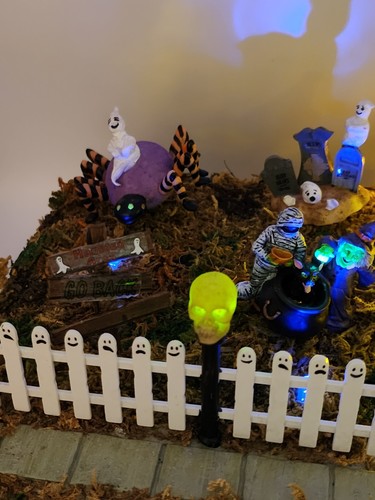 Lemax Spooky Town Halloween Iluminado Espeluznante Patio Frontal Phantom Way - Imagen 12 de 18
