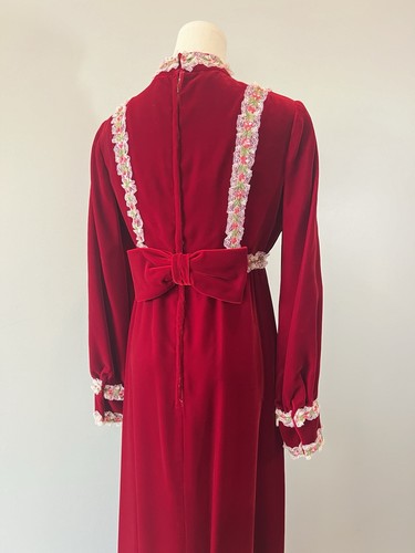 Vintage 1960s Red Velvet Prairie Dress Renaissance Medieval Cottage Size Medium - Picture 9 of 13
