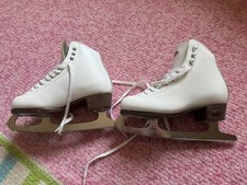 Riedell Figure ice skates, size 3, Model: 21 wide; P.O: 21125