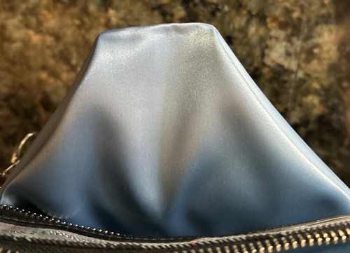 Cartera de graffiti COACH POPPY gris a cuadros plateada metálica con interior azul - Imagen 20 de 24