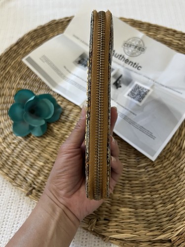 Authentische Dooney & Bourke Leder-Geldbörse mit Python-Prägung und umlaufend - Bild 9 von 14