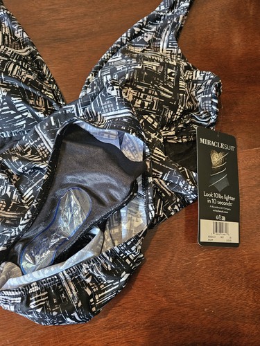 Miraclesuit Damen-Badeanzug Einteiler Größe 16 schwarz weiß Twist of Fate neu mit Etikett - Bild 3 von 19