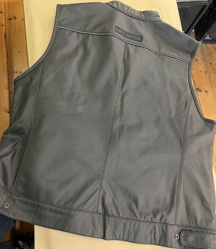 Harley Davidson Men's Foster Leather Vest - 3XL (HD98090-15VM-222L) - Picture 5 of 8