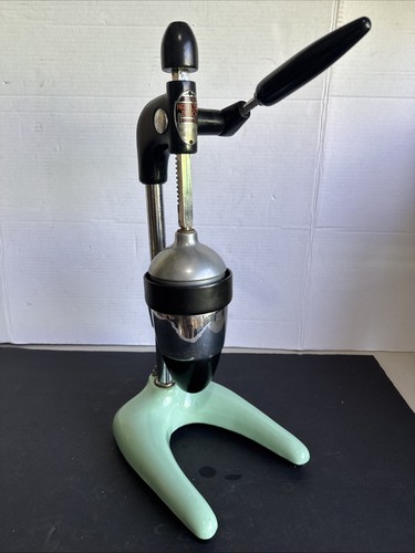 Vintage Hamilton Beach No 32 Citrus Juicer Press Manual Art Deco USA