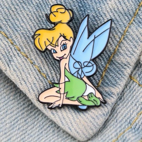 Juego de 3 prendedores esmaltados metálicos Peter Pan Nana The Dog Tinker Bell colección Disney - Imagen 6 de 7
