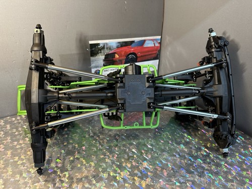Losi LMT 2.0 Grave Digger Solid Axle 4x4 Brushless Monster Truck Roller Slider - Picture 8 of 8