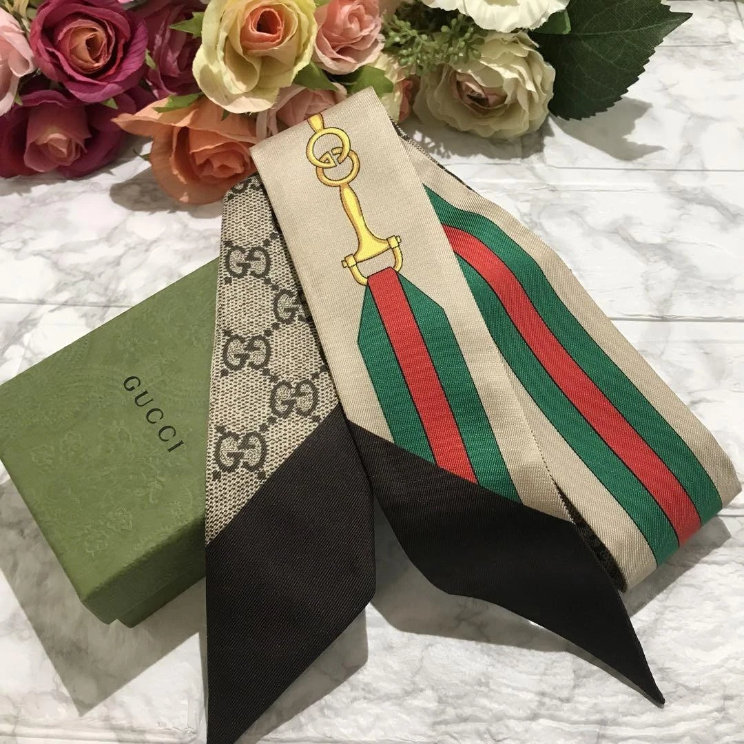 Noeud col en soie rayé toile Gucci imbriqué Gg