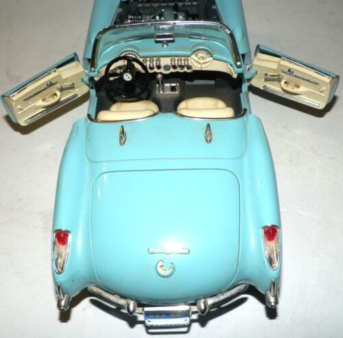 1957 CHEVROLET CORVETTE CONVERTIBLE 1:18 Die-Cast Model by Burago Diecast - Picture 8 of 9