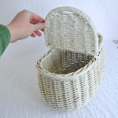 Vintage Wicker Basket, Painted White Cream Basket with Lid Oval - Picture 10 of 12