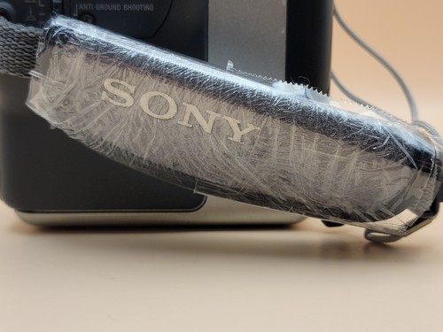*PLAYSBACK / DOESNT RECORD* Sony Digital Video Camera (Model DCR-PC10) - Silver - Picture 6 of 20