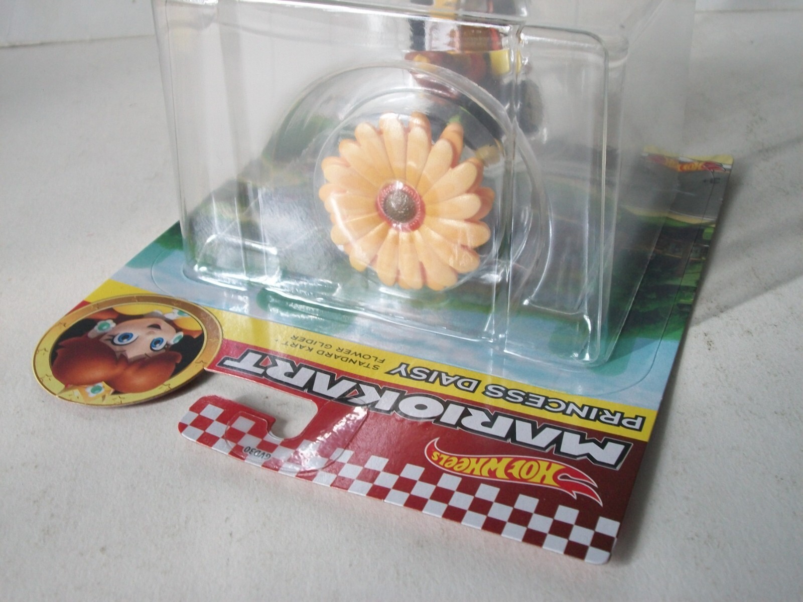 Hot Wheels Mario Kart Princess Daisy Glider New Flower Diecast Car