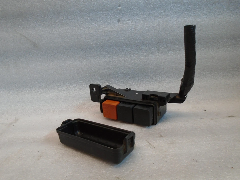 DK708312 1995 1996 1997 1998 1999 TOYOTA AVALON BAJO CAPÓ CAJA RELÉ DE FUSIBLES OEM Foto 2 de 4