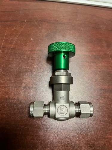 SS-4L2 NUPRO VALVE  1/4 Stainless ———————SWAGELOK ----------------- NOS OEM - Picture 1 of 4