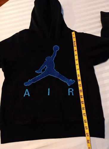 Air Jordan Youth (10-12 yrs) Medium Black Pullover Hoodie - Picture 6 of 7