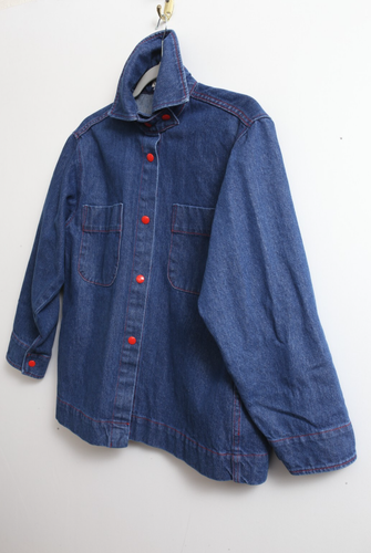 Top de mezclilla rojo con botones a presión usado en excelente estado S Carleen hecho en EE. UU. por Anthropologie - Imagen 4 de 8