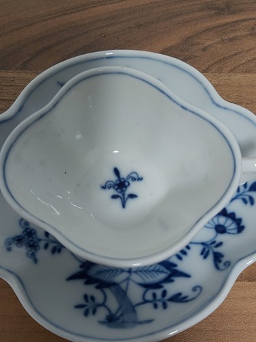 Meissen Blue Onion Quatrefoil Cup And Saucer - Picture 9 of 24