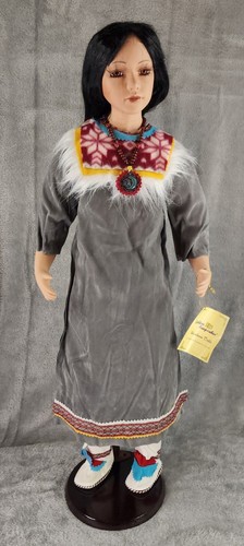 Muñeca nativa americana Golden Keepsake Collection 28" de alto #124/2500 - Imagen 6 de 13